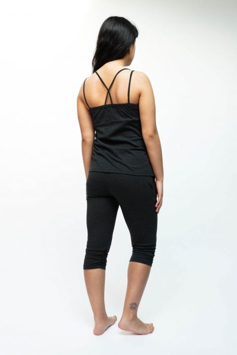 Yomame capri calf length back profile